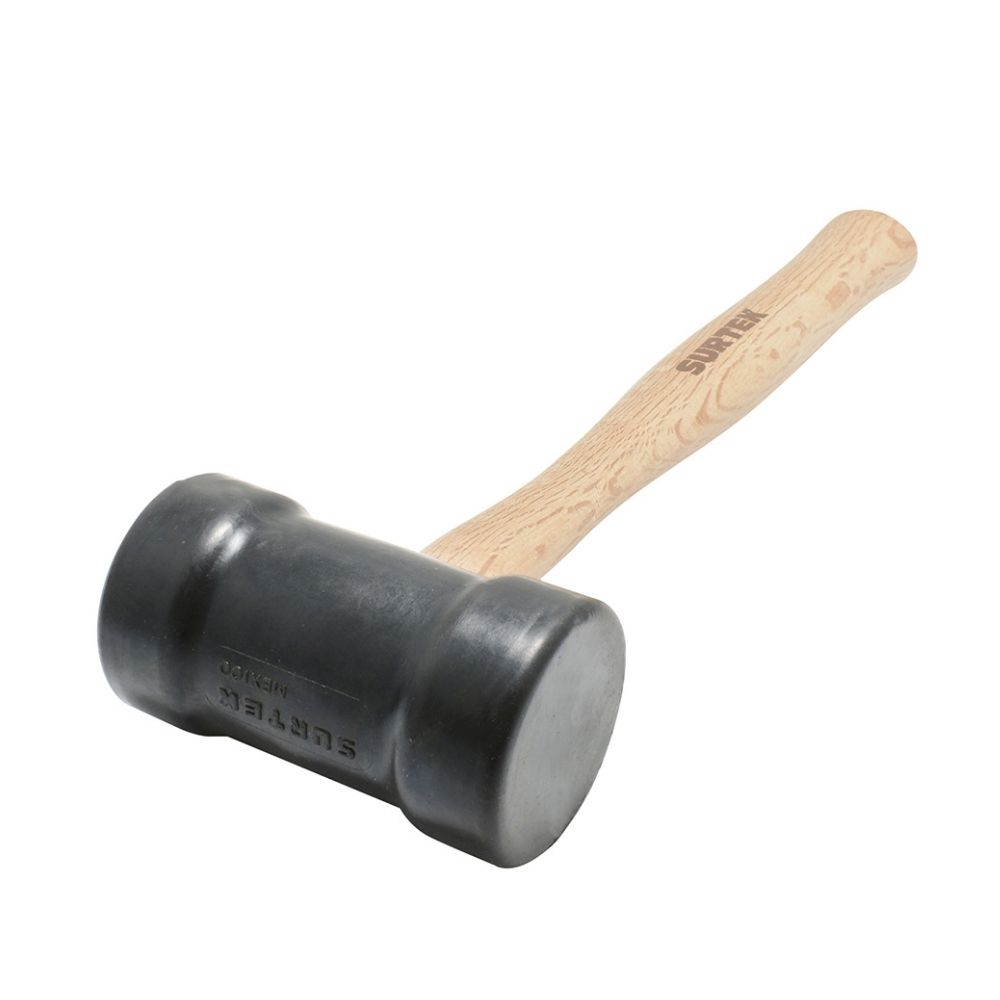 Mazo con cabeza de hule negro con mango de madera de 16", 22 oz Surtek